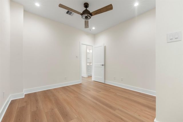 1275 Dewalt Street, Houston, TX 77088