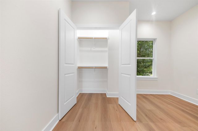1275 Dewalt Street, Houston, TX 77088