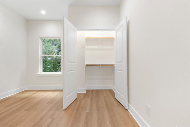 1275 Dewalt Street, Houston, TX 77088