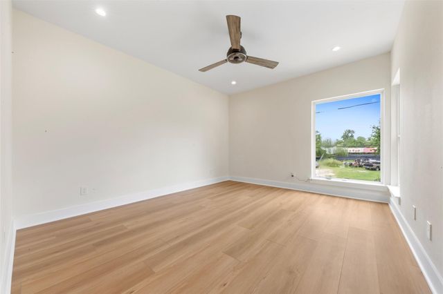 1275 Dewalt Street, Houston, TX 77088