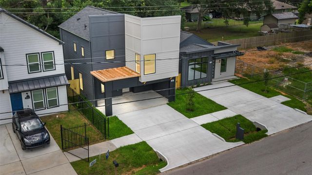 1275 Dewalt Street, Houston, TX 77088