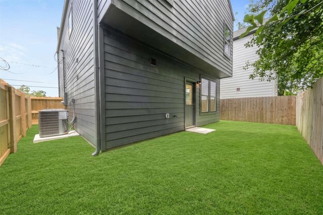 1275 Dewalt Street, Houston, TX 77088