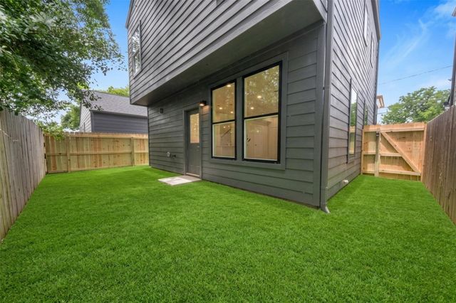 1275 Dewalt Street, Houston, TX 77088