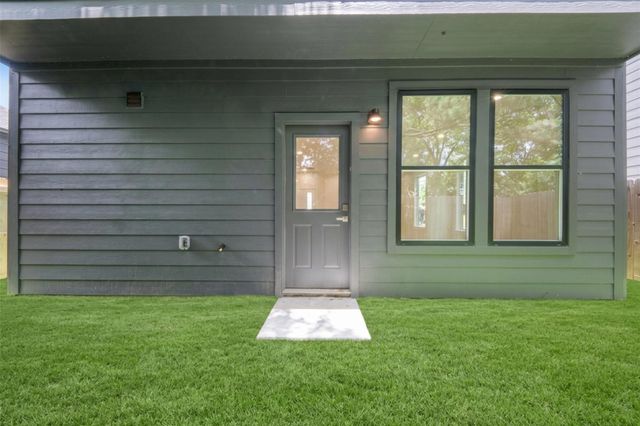 1275 Dewalt Street, Houston, TX 77088