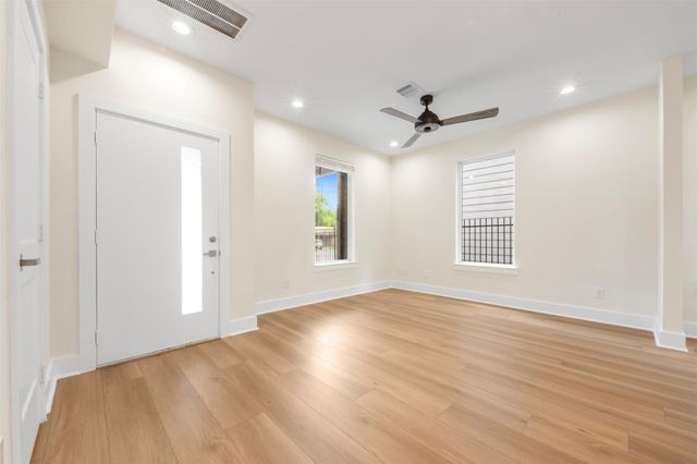 1275 Dewalt Street, Houston, TX 77088
