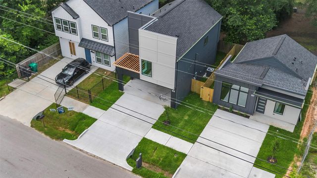 1275 Dewalt Street, Houston, TX 77088
