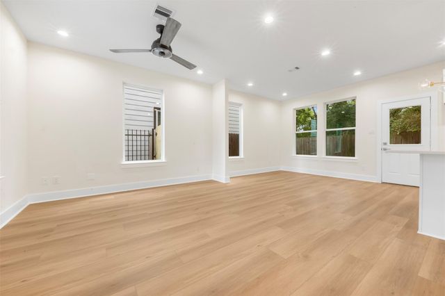 1275 Dewalt Street, Houston, TX 77088