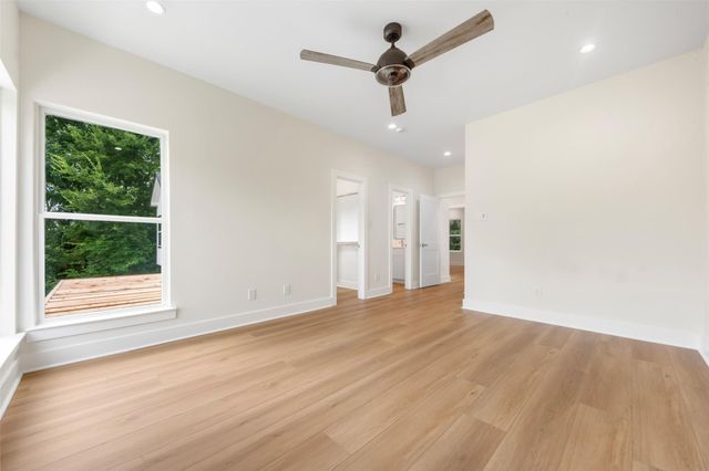 1275 Dewalt Street, Houston, TX 77088