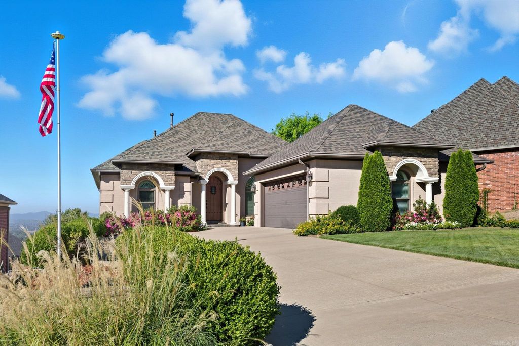 108 Crestview Drive, Maumelle, AR 72113