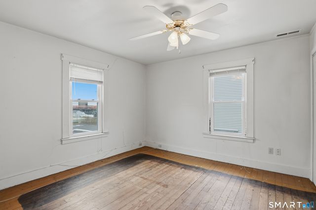 1009 East Broadway, Milford, CT 06460