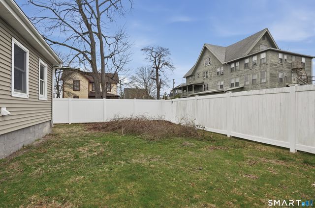 1009 East Broadway, Milford, CT 06460