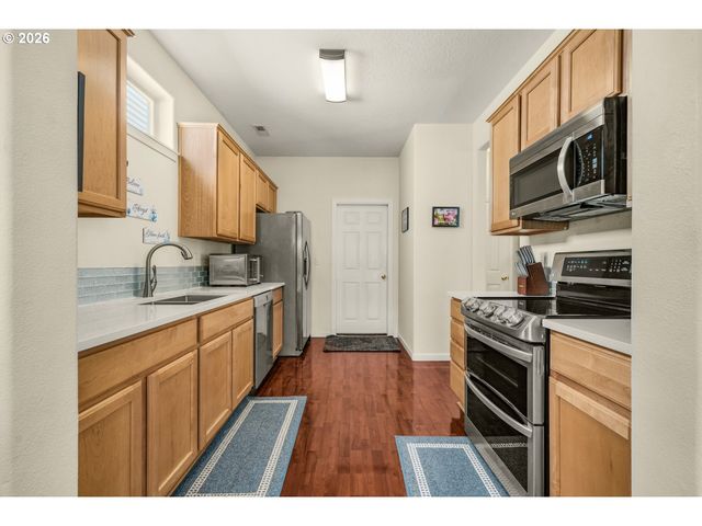 3201 Se ROBIN Cir, Hillsboro, OR 97123
