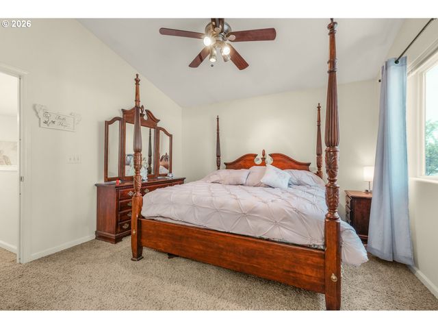 3201 Se ROBIN Cir, Hillsboro, OR 97123