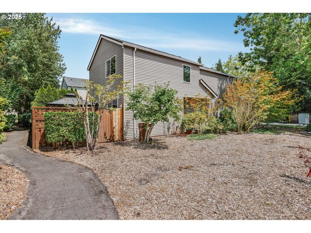 3201 Se ROBIN Cir, Hillsboro, OR 97123