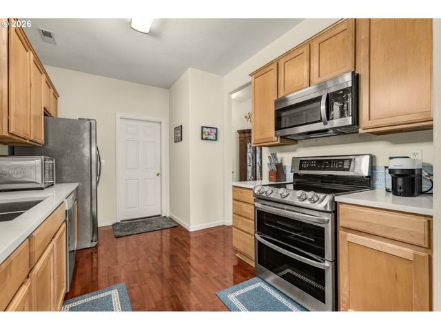 3201 Se ROBIN Cir, Hillsboro, OR 97123