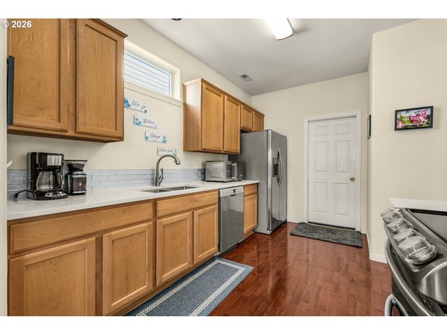 3201 Se ROBIN Cir, Hillsboro, OR 97123