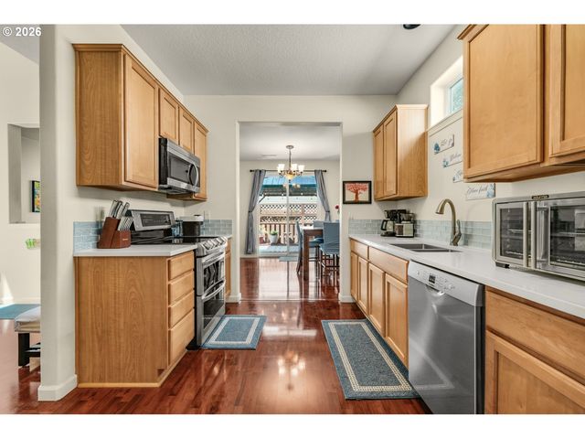 3201 Se ROBIN Cir, Hillsboro, OR 97123