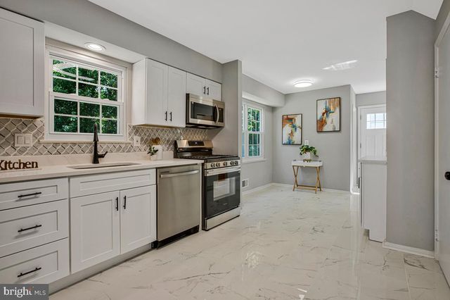 1224 PLEASANT VALLEY DR, Catonsville, MD 21228