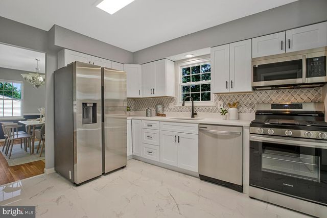 1224 PLEASANT VALLEY DR, Catonsville, MD 21228