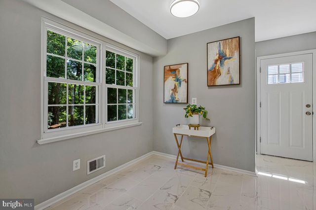 1224 PLEASANT VALLEY DR, Catonsville, MD 21228