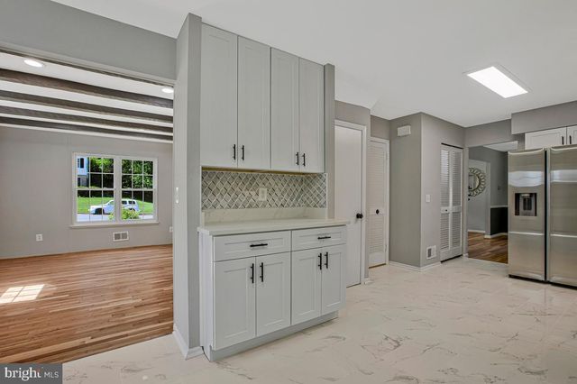 1224 PLEASANT VALLEY DR, Catonsville, MD 21228