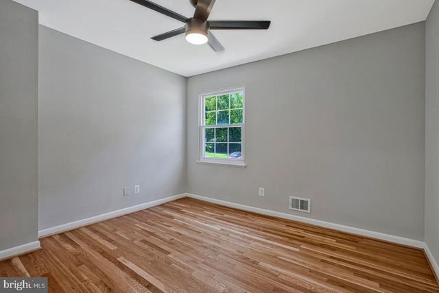 1224 PLEASANT VALLEY DR, Catonsville, MD 21228