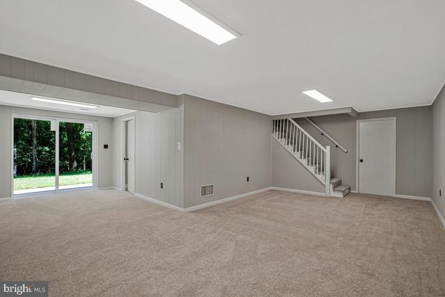 1224 PLEASANT VALLEY DR, Catonsville, MD 21228