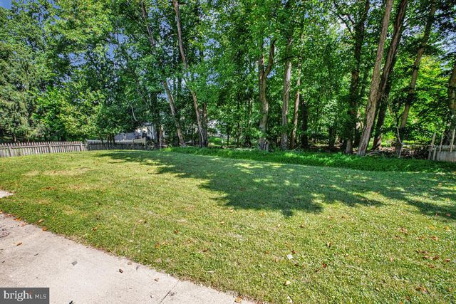 1224 PLEASANT VALLEY DR, Catonsville, MD 21228