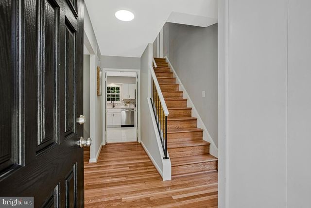 1224 PLEASANT VALLEY DR, Catonsville, MD 21228