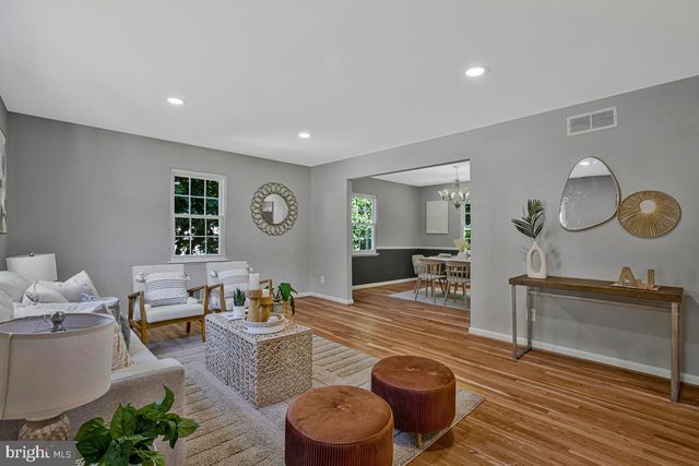 1224 PLEASANT VALLEY DR, Catonsville, MD 21228