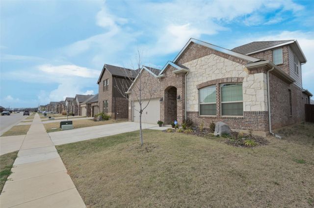 10013 Gray Barrel Drive, Aubrey, TX 76227