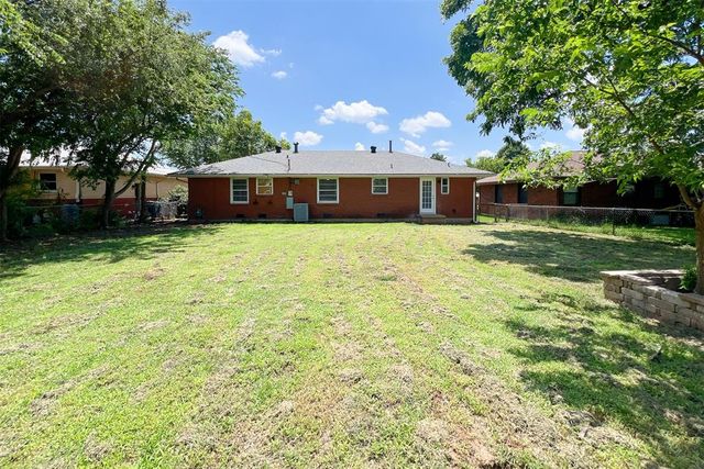 305 W Coe Drive, Midwest City, OK 73110