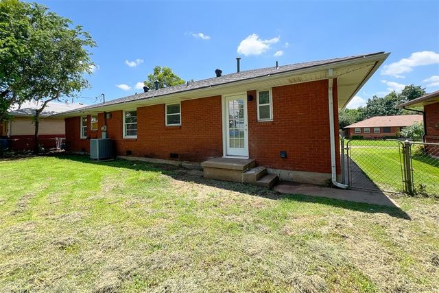 305 W Coe Drive, Midwest City, OK 73110