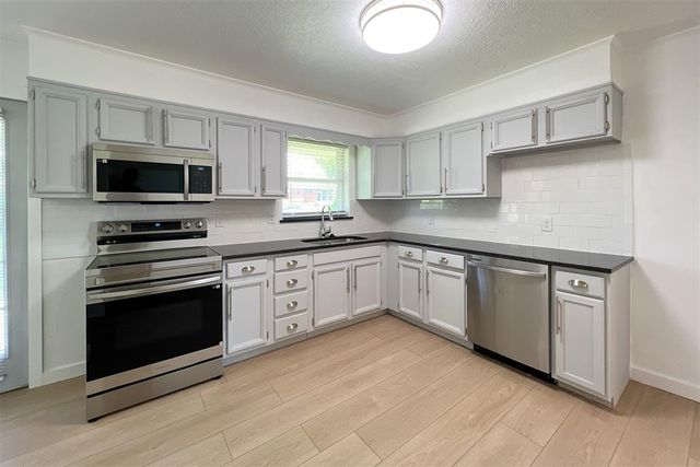 305 W Coe Drive, Midwest City, OK 73110