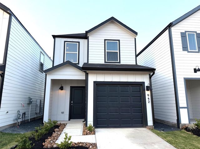 942 Moon Drop Lane, Houston, TX 77090