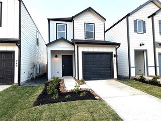 942 Moon Drop Lane, Houston, TX 77090