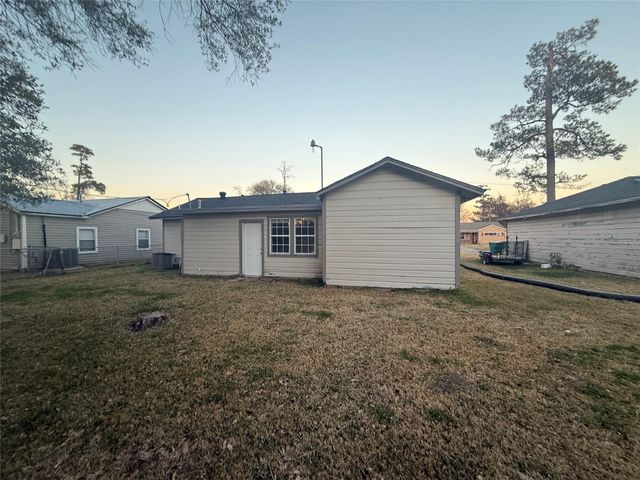 2227 Westway Street, Orange, TX 77630