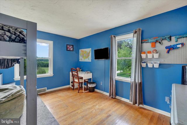 40 W LOCUST LN, York, PA 17406