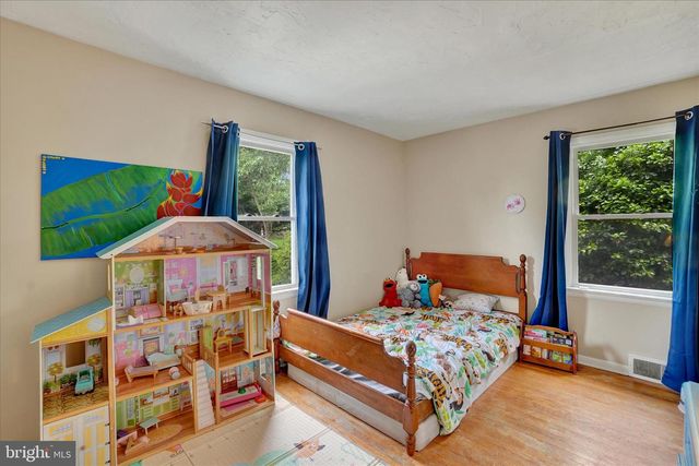 40 W LOCUST LN, York, PA 17406
