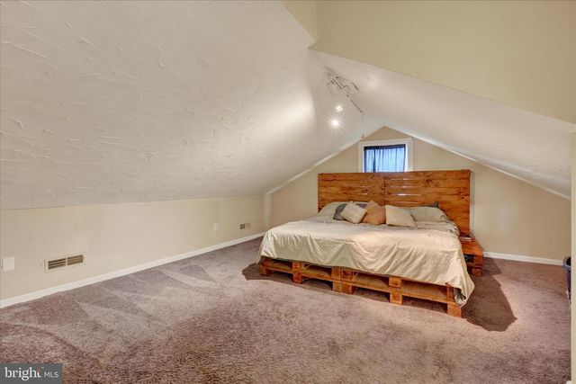 40 W LOCUST LN, York, PA 17406
