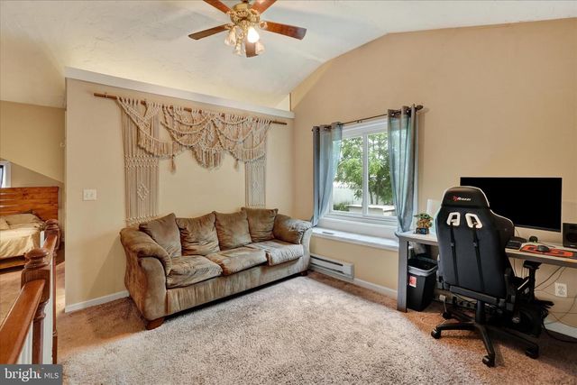 40 W LOCUST LN, York, PA 17406