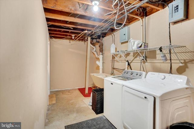 40 W LOCUST LN, York, PA 17406