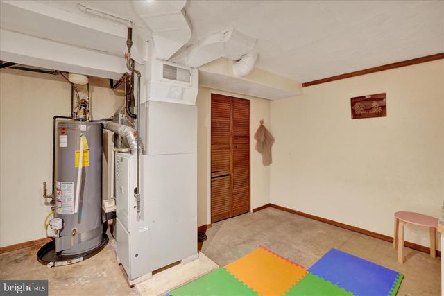 40 W LOCUST LN, York, PA 17406