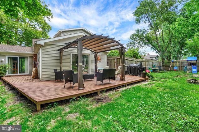 40 W LOCUST LN, York, PA 17406