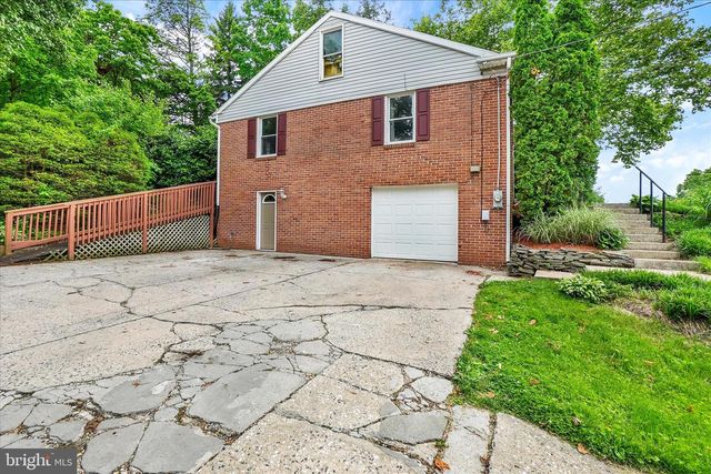 40 W LOCUST LN, York, PA 17406