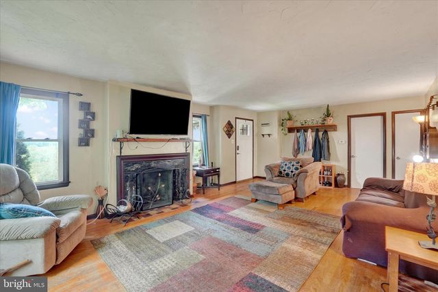 40 W LOCUST LN, York, PA 17406