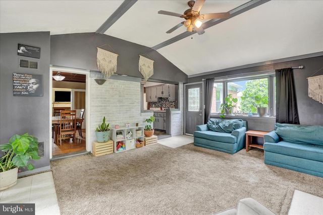 40 W LOCUST LN, York, PA 17406