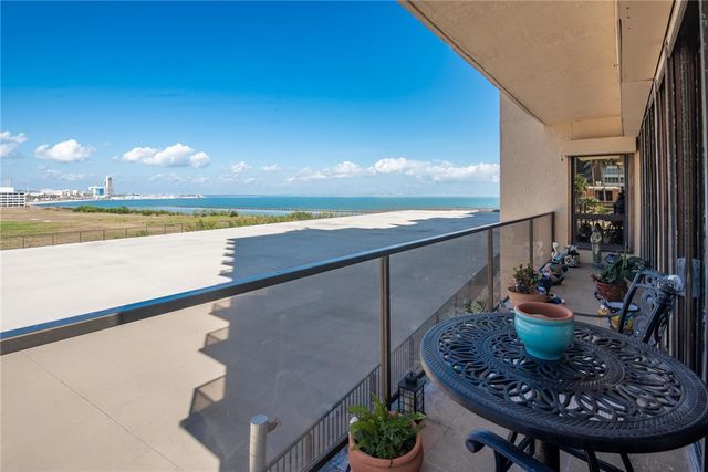 1400 Ocean Dr 304C, Corpus Christi, TX 78404