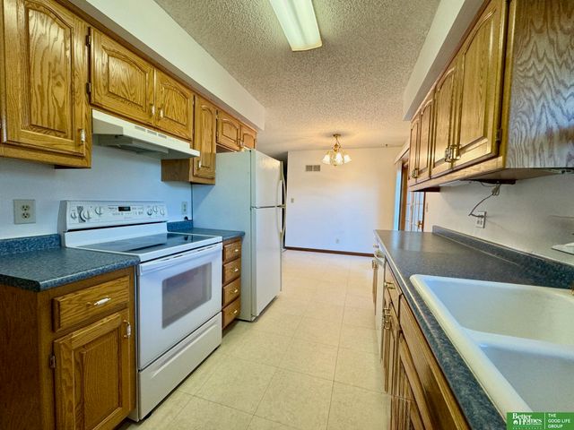 120 S Florida Avenue, York, NE 68467