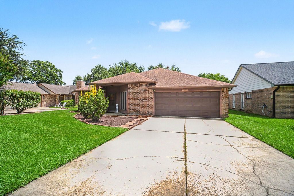 10926 Collingswood Drive, La Porte, TX 77571
